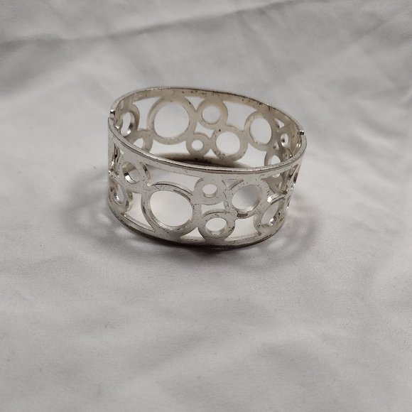 Silver circle cuff bracelet - Picture 2 of 4